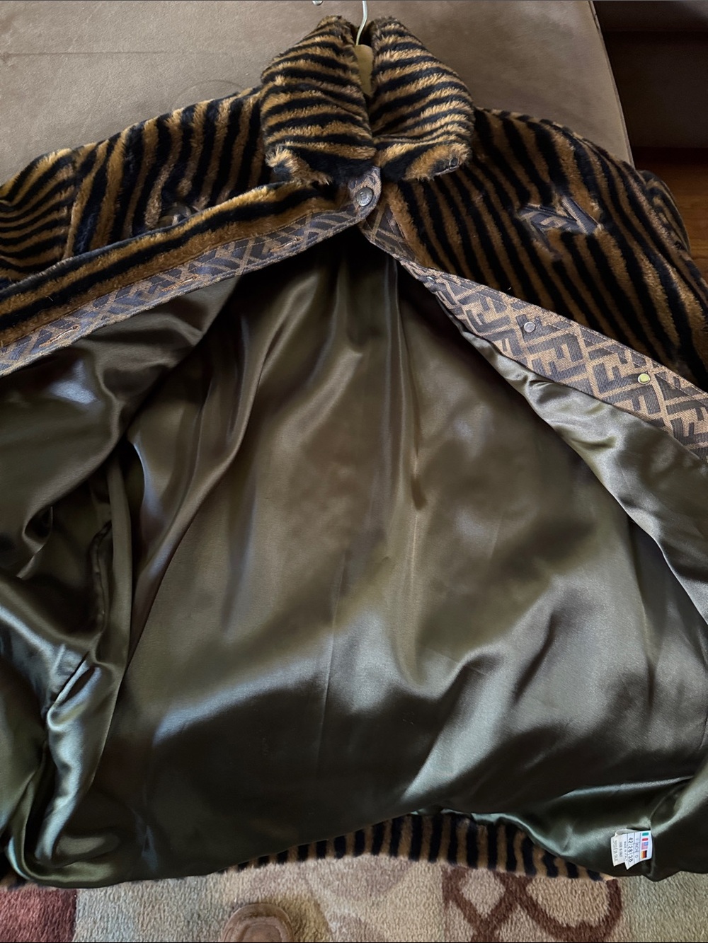 Fendi Vintage Women’s Striped Faux Fur Coat - Brown/Black Excellent Condition - Picture 10 of 13